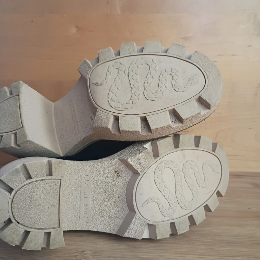 Gianni Bini Boots Size 8 Black Winney Suede Chunky Lug Sole Ankle Booties - Picture 9 of 9